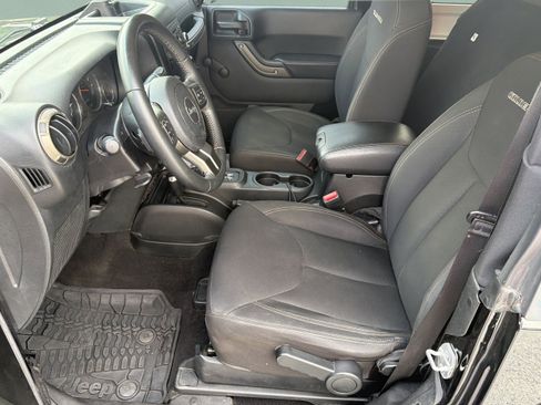 Used 2018 Jeep Wrangler Sport AWD/4WD image 17
