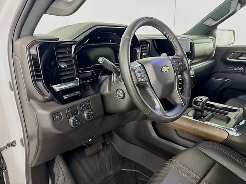 Used 2023 Chevrolet Silverado 1500 High Country w/ High Country Premium Package AWD/4WD image 4
