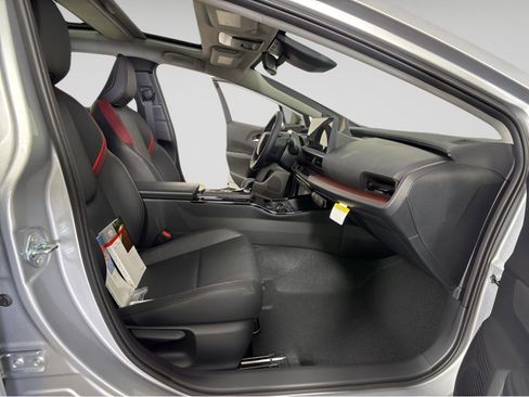 New 2026 Toyota Prius Plug-In Hybrid image 5