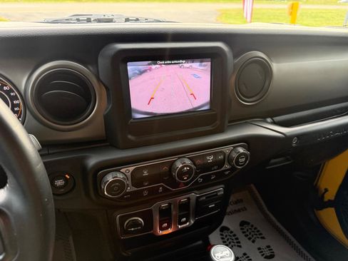 Used 2019 Jeep Wrangler Sport AWD/4WD image 14