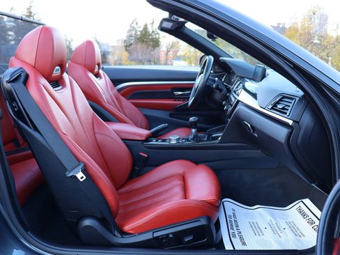 Used 2015 BMW M4 Convertible image 18
