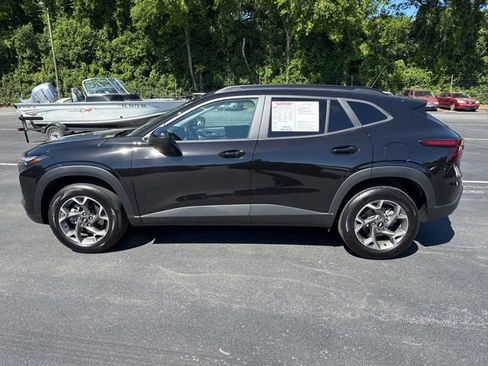 Used 2026 Chevrolet Trax LT w/ Driver Confidence Package FWD image 2