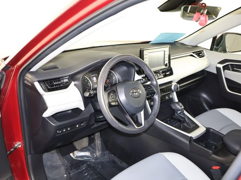 Used 2022 Toyota RAV4 XLE Premium image 40