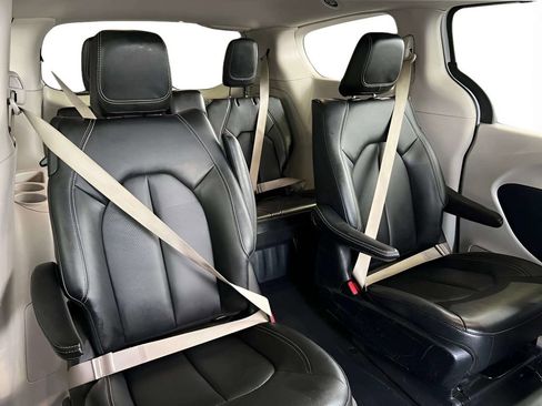 Used 2025 Toyota Grand Highlander AWD image 18