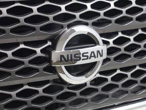 Used 2017 Nissan Titan SV AWD/4WD image 12