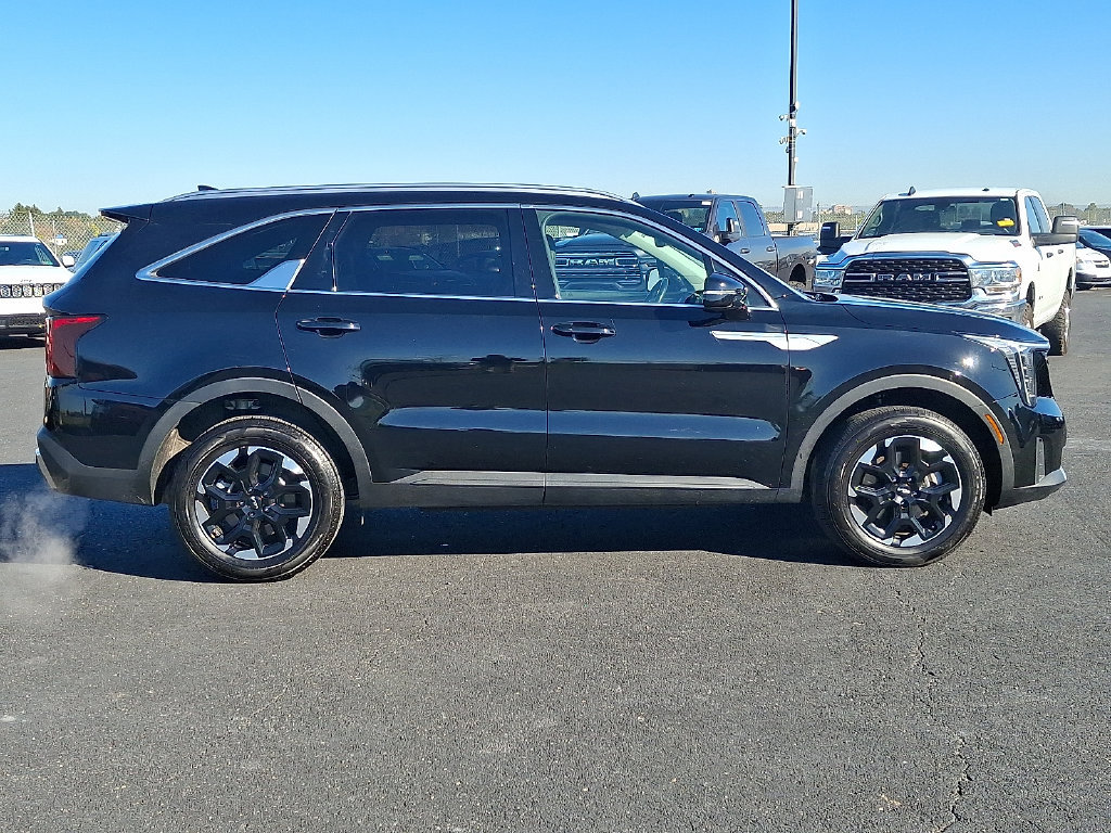 Used 2024 Kia Sorento S AWD/4WD image 7