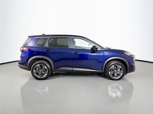 Used 2024 Nissan Rogue SV AWD/4WD image 16