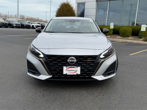 Used 2023 Nissan Altima 2.5 SR image 2