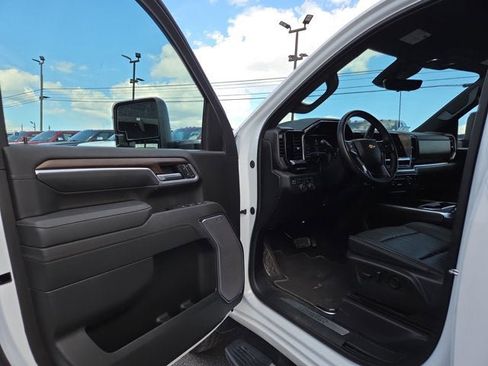 Used 2025 Chevrolet Silverado 3500 High Country w/ Technology Package AWD/4WD image 8