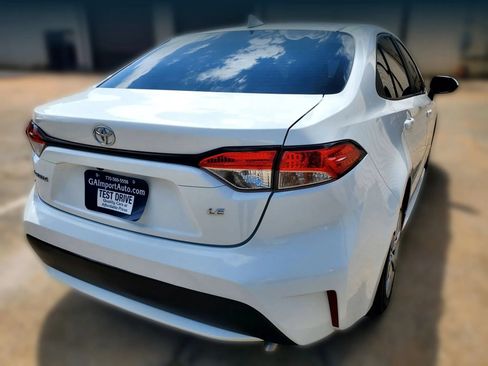 Used 2021 Toyota Corolla LE FWD image 15