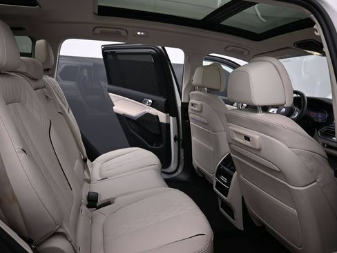 Used 2022 BMW X7 xDrive40i w/ Executive Package AWD/4WD image 19