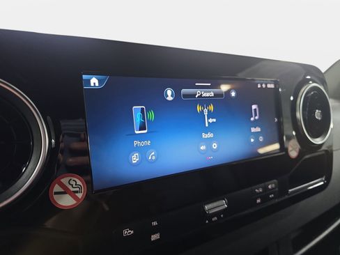 Used 2025 Mercedes-Benz Sprinter 2500 image 18