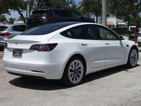 Used 2023 Tesla Model 3 Standard Range RWD image 9