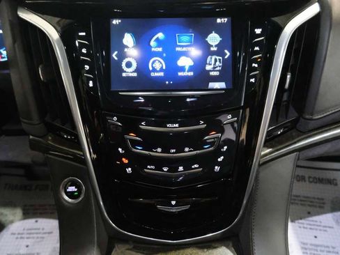 Used 2020 Cadillac Escalade ESV Platinum image 31