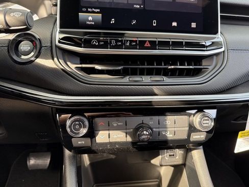 New 2026 Jeep Compass Latitude image 24