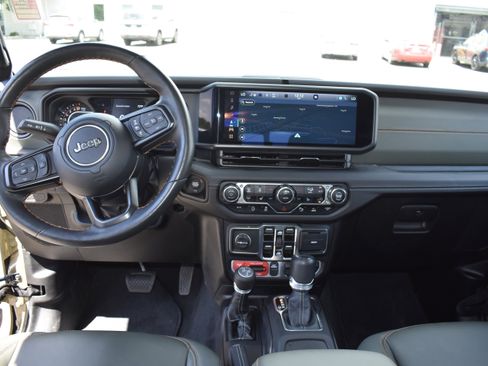 Used 2025 Jeep Gladiator Mojave image 30