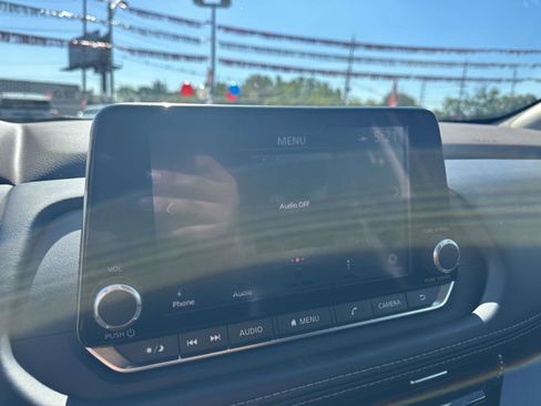 Used 2021 Nissan Rogue SV w/ Premium Package image 24