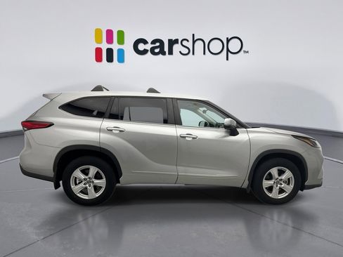 Used 2023 Toyota Highlander LE image 6