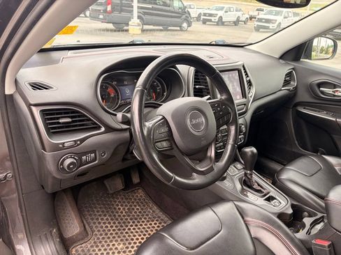 Used 2019 Jeep Cherokee Trailhawk w/ Comfort/Convenience Group AWD/4WD image 12