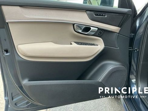 Certified 2025 Volvo XC90 B5 Plus image 24
