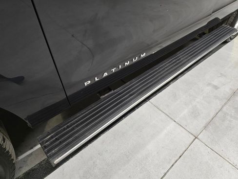 Used 2023 Ford Expedition Platinum image 13