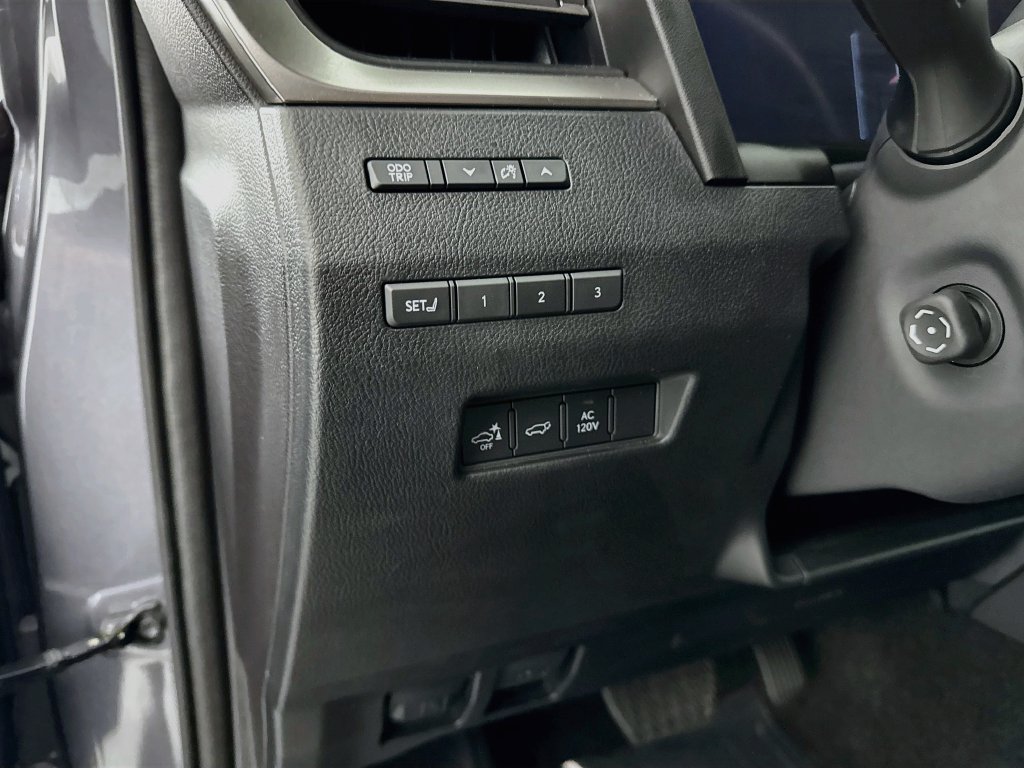 Used 2025 Lexus GX 550 w/ Cold Area Package AWD/4WD image 10