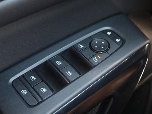 Certified 2025 Nissan Pathfinder SV w/ SV Premium Package FWD image 21