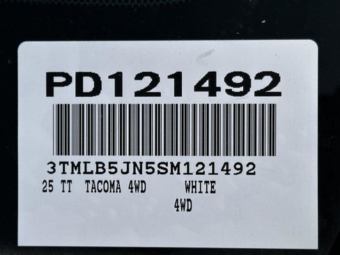 Used 2025 Toyota Tacoma TRD Off-Road image 15