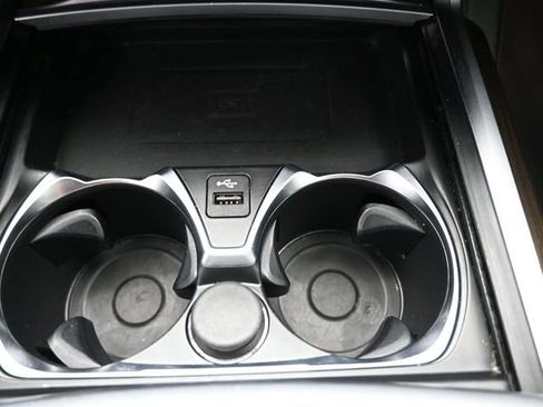 Used 2022 BMW 740i w/ Premium Package image 3