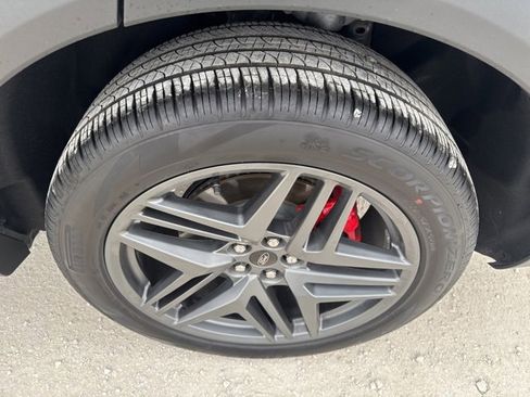 Used 2025 Ford Explorer ST-Line w/ ST-Line Street Pack image 12