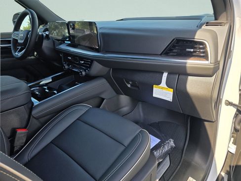 New 2026 Chevrolet Suburban Premier image 18