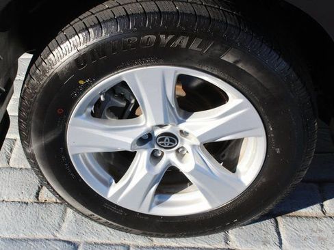 Used 2021 Toyota Highlander LE image 49