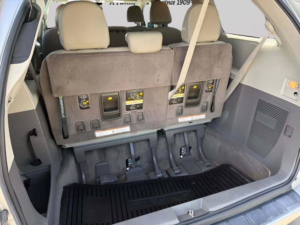 Used 2017 Toyota Sienna XLE w/ XLE Navigation Package FWD image 37
