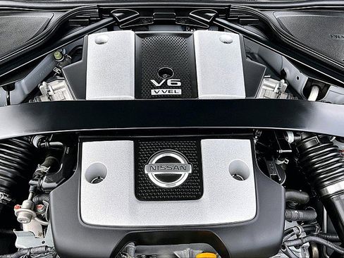 Used 2017 Nissan 370Z Touring image 28