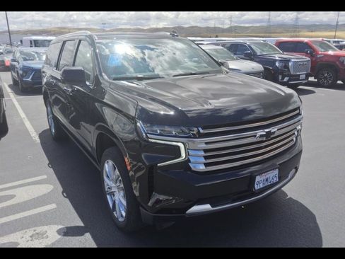 Used 2024 Chevrolet Suburban High Country AWD/4WD image 2