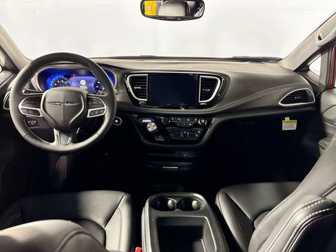 New 2026 Chrysler Pacifica Select AWD/4WD image 12