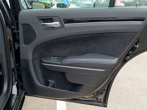 Used 2023 Chrysler 300 C image 28