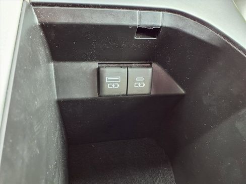 Used 2022 Toyota Camry XLE image 15