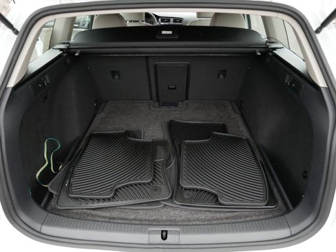 Used 2018 Volkswagen Golf S image 15