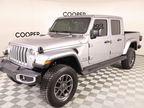 Used 2020 Jeep Gladiator Overland w/ Dual Top Group AWD/4WD image 11