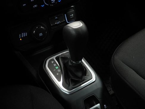 Used 2023 Jeep Renegade Latitude AWD/4WD image 37