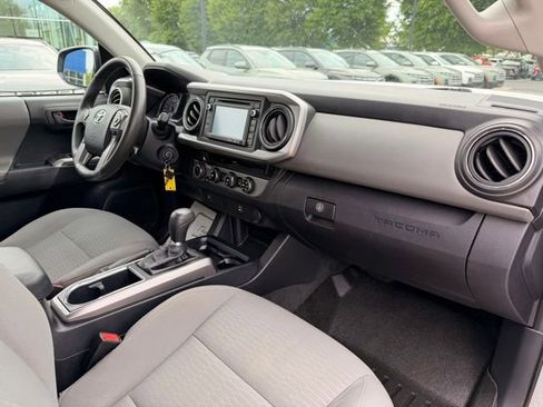 Used 2017 Toyota Tacoma SR5 w/ Tow Package AWD/4WD image 32