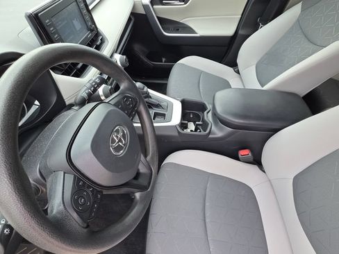 Used 2022 Toyota RAV4 XLE AWD/4WD image 12