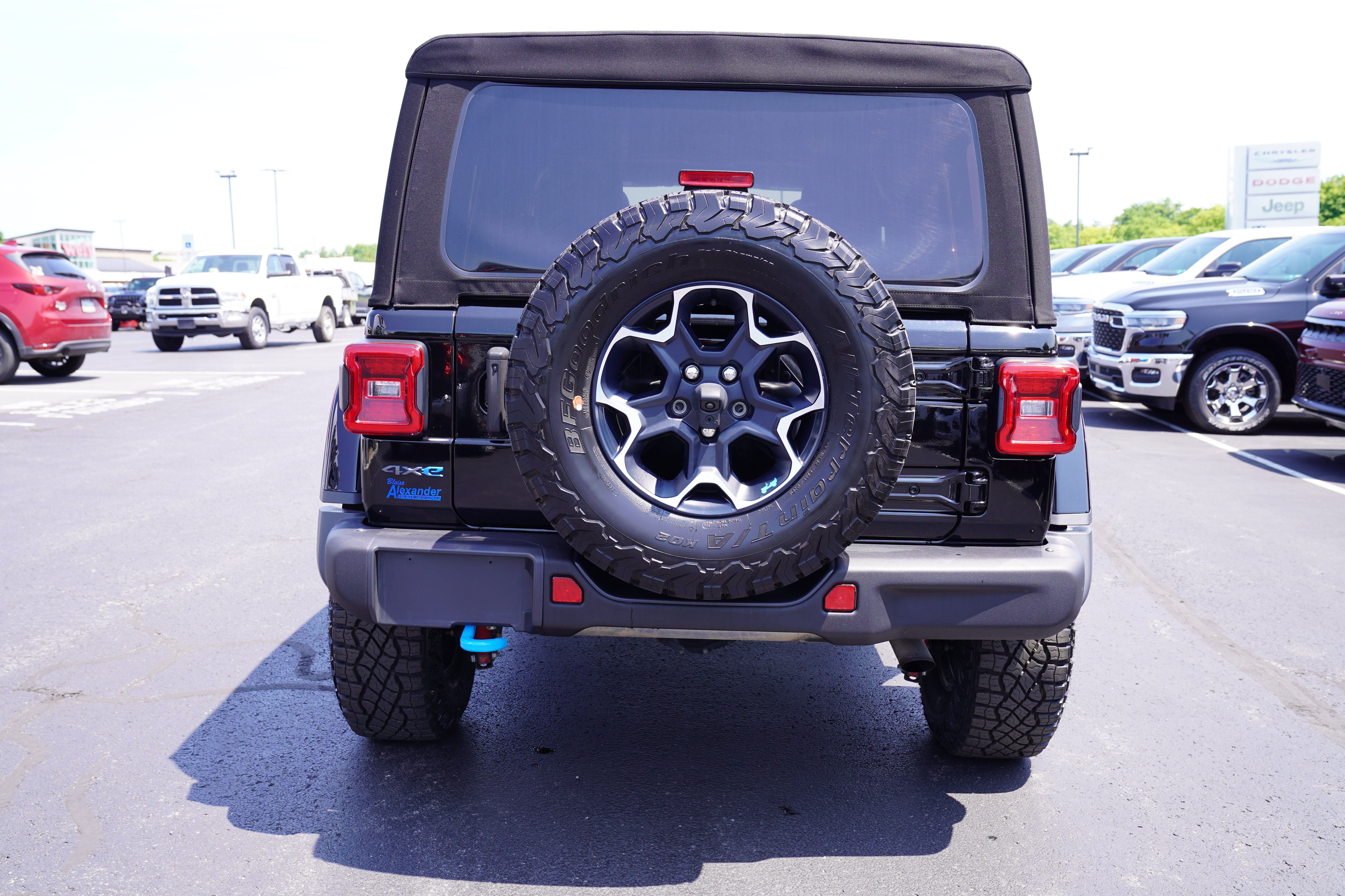 Used 2022 Jeep Wrangler Unlimited Rubicon 4xe w/ Steel Bumper Group AWD/4WD image 6
