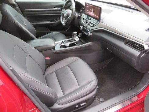Used 2024 Nissan Altima 2.5 SL FWD image 13