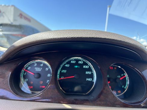 Used 2011 Buick Lucerne CXL FWD image 16