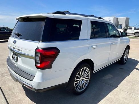 Used 2022 Ford Expedition Limited AWD/4WD image 7