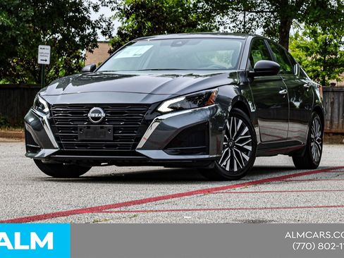 Used 2025 Nissan Altima 2.5 SV FWD image 3