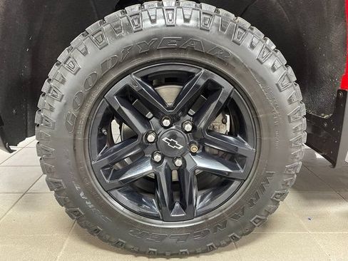 Used 2019 Chevrolet Silverado 1500 LT Trail Boss w/ Convenience Package AWD/4WD image 7