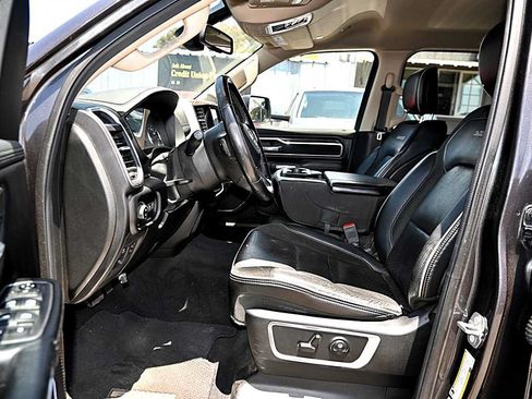 Used 2019 RAM 1500 Laramie AWD/4WD image 16